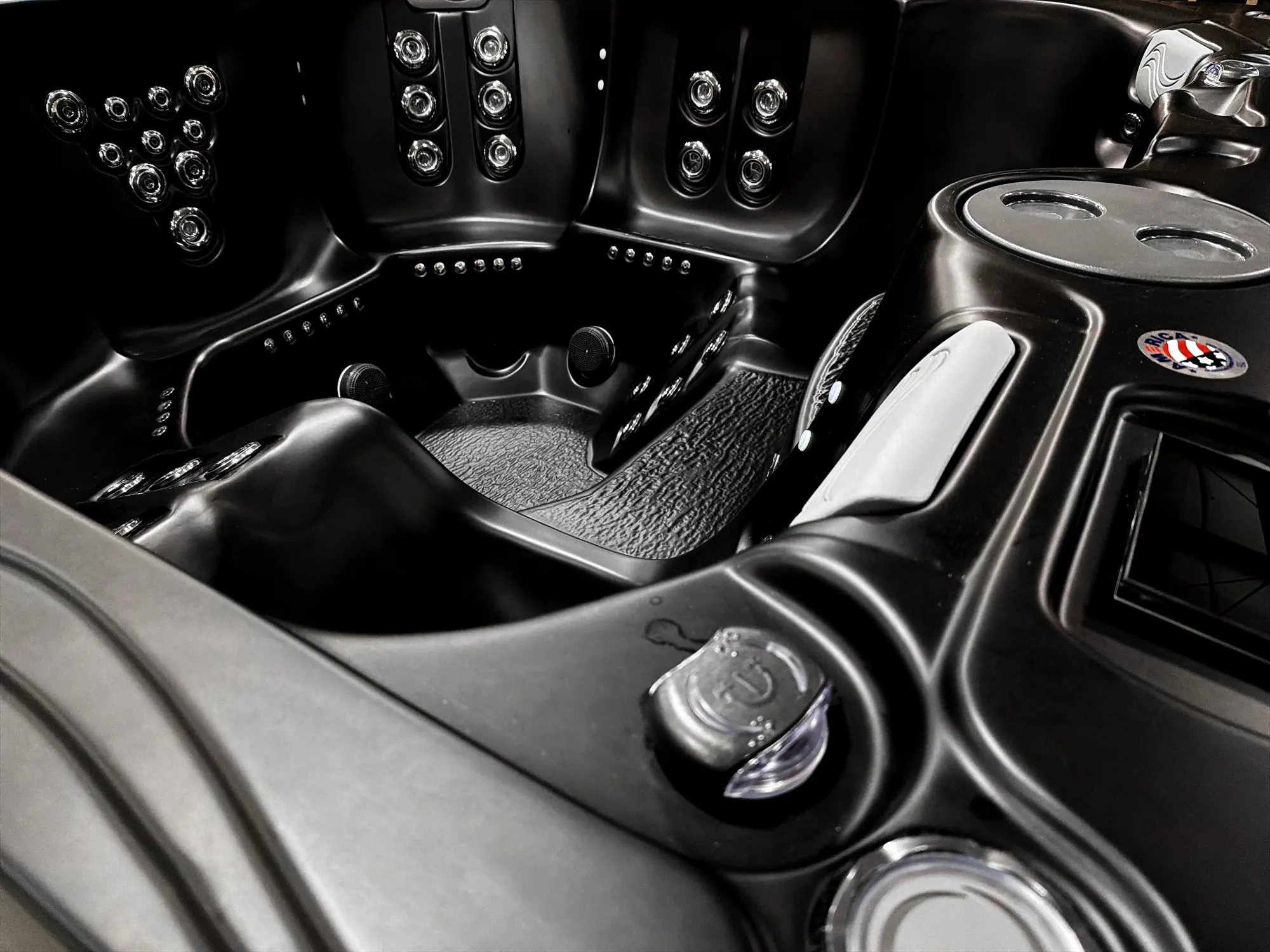 Black acrylic interior with stainless steel jets